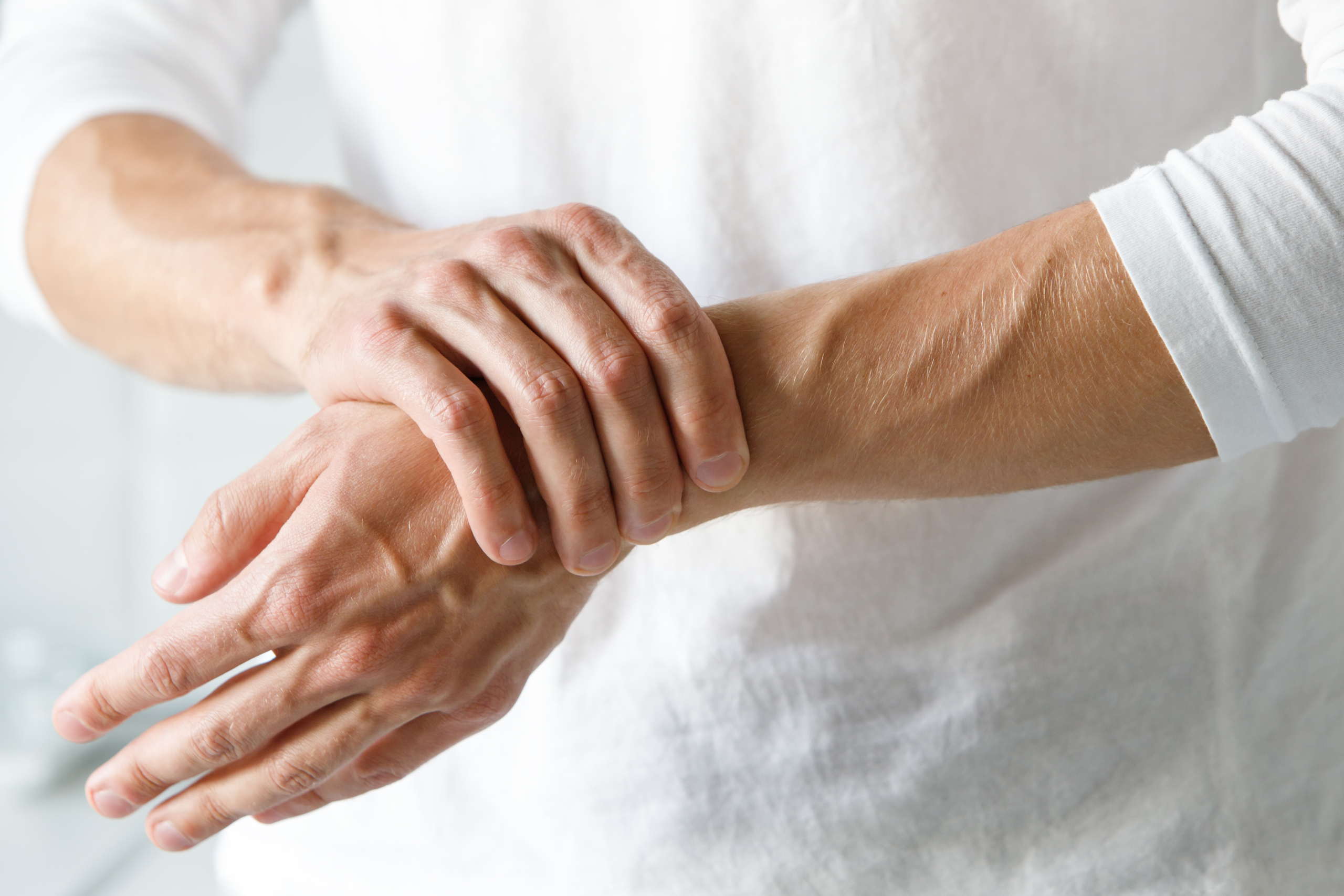 Uszkodzenie nerwu obwodowego – objawy, przyczyny i diagnostyka EMG